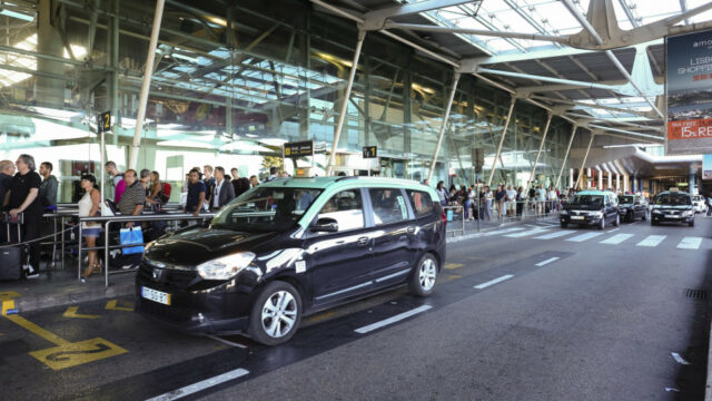 Lisbon airport taxis